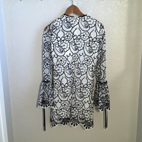 NWT Alexis Rustam Lace Mini Dress Lace Bell Sleeve - Picture 5 of 6
